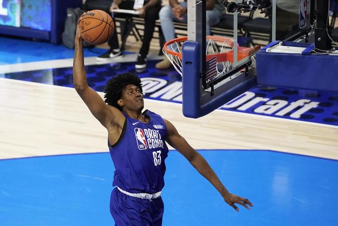 手外场夹击 手外场夹击